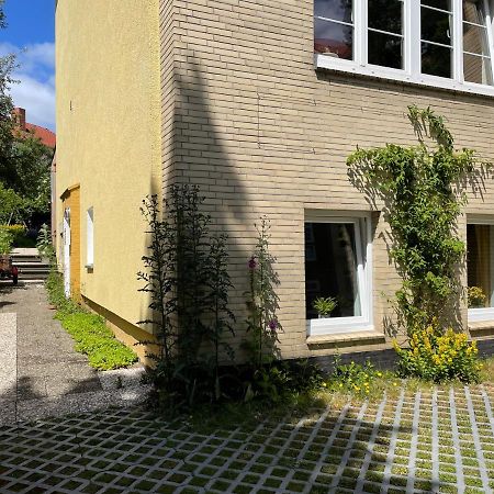 Gemuetliche Sanierte 1 Zimmer Wohnung Mit Privatem Parkplatz Im Zentrum Кил Екстериор снимка