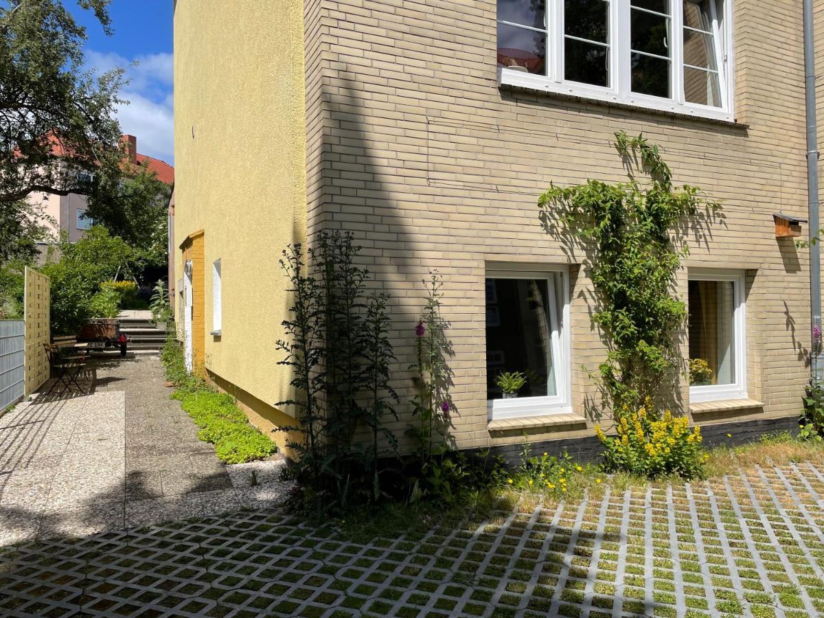 Gemuetliche Sanierte 1 Zimmer Wohnung Mit Privatem Parkplatz Im Zentrum Кил Екстериор снимка