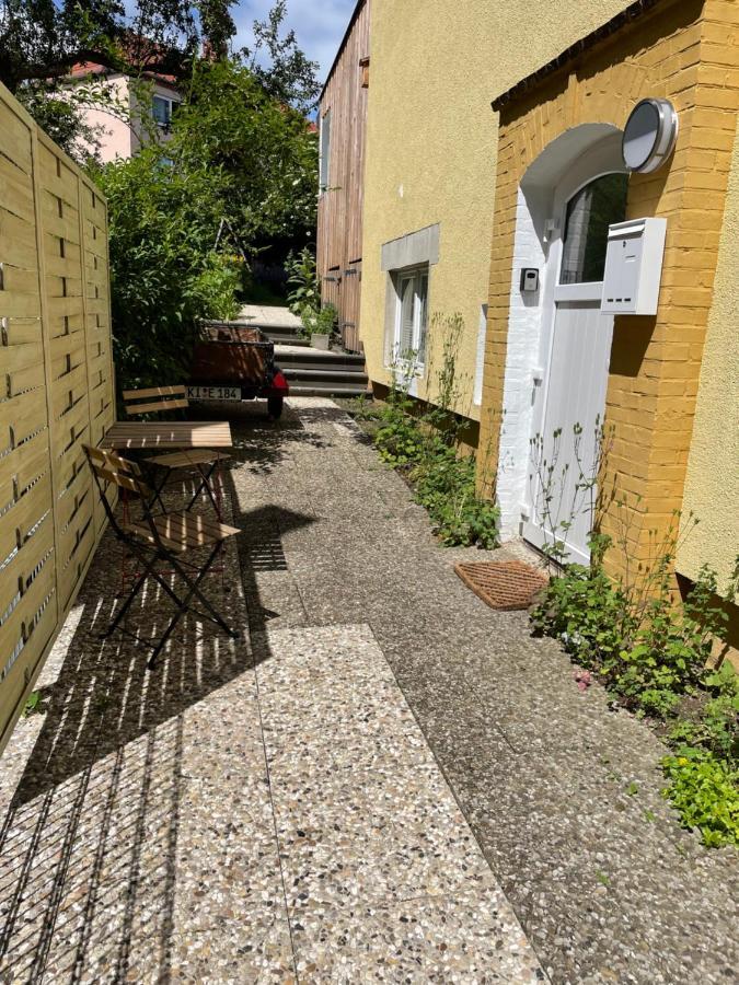 Gemuetliche Sanierte 1 Zimmer Wohnung Mit Privatem Parkplatz Im Zentrum Кил Екстериор снимка